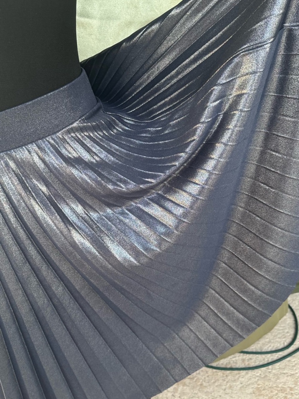 Simply Styled Metallic Pleated Circle Skirt in Shimmery Navy - Picture 6 of 7